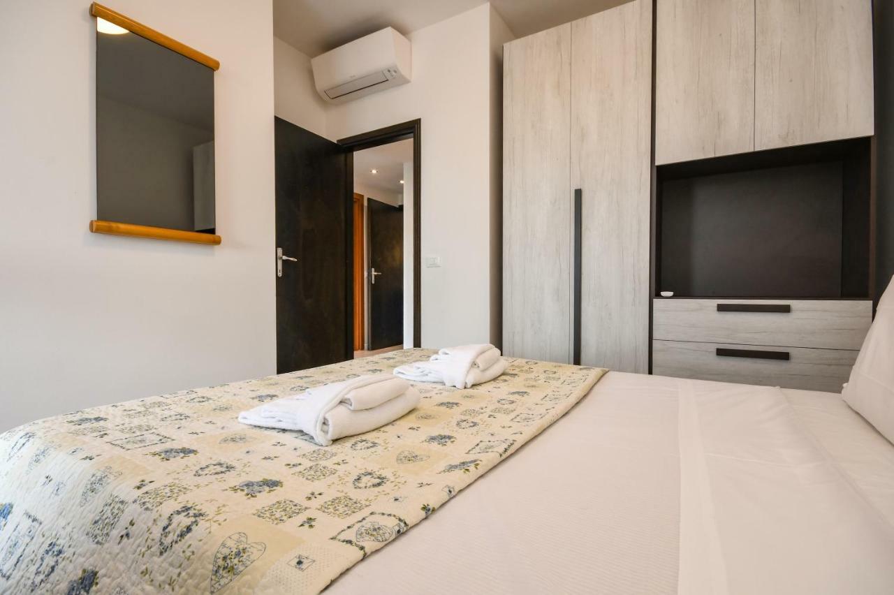 Holiday Sirmione Apartments Eksteriør billede